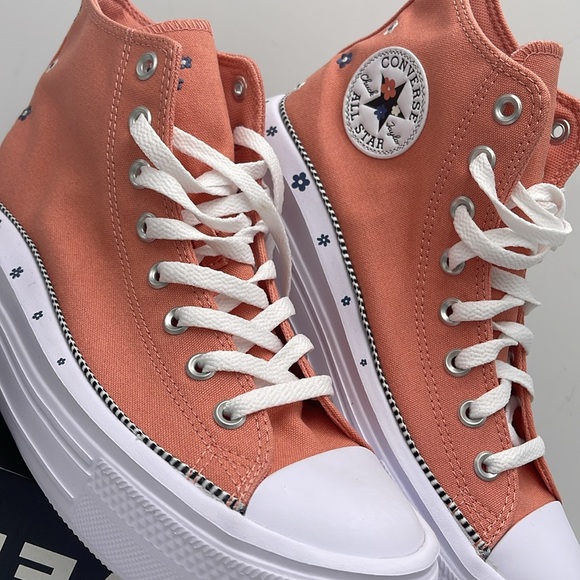 Converse Women's Pink High-Top Platform CONVERSE *
A14266C
CTAS MOVE HI - Picture 6 of 16